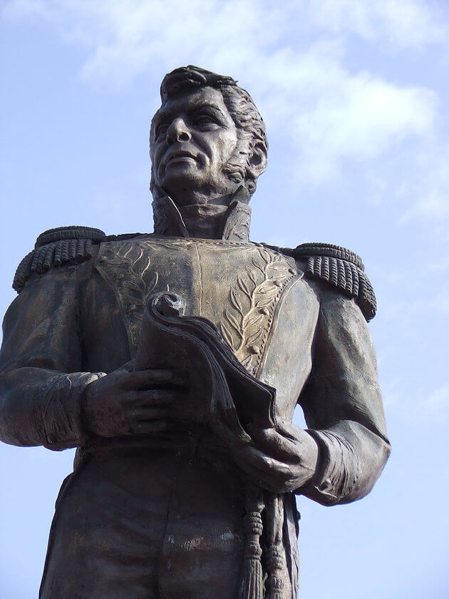 Estatua de Ignacio López Rayón en Michoacán.