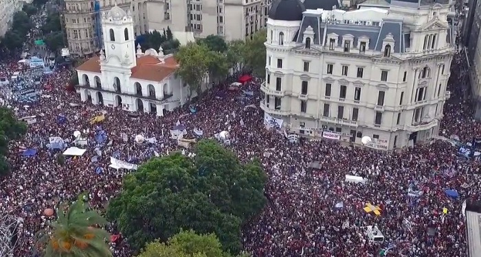 Movilización en la Plaza de Mayo (Buenos Aires). 