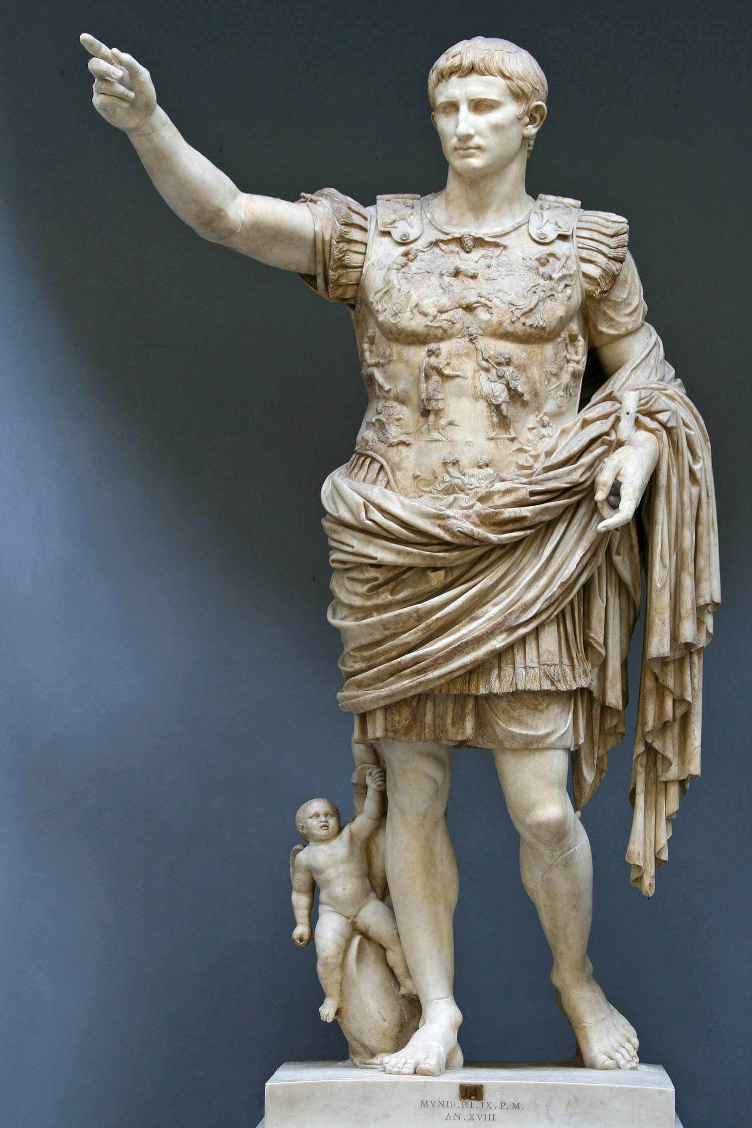 Augusto de Prima Porta, estatua de César Augusto en el Museo Chiaramonti de la Ciudad del Vaticano.