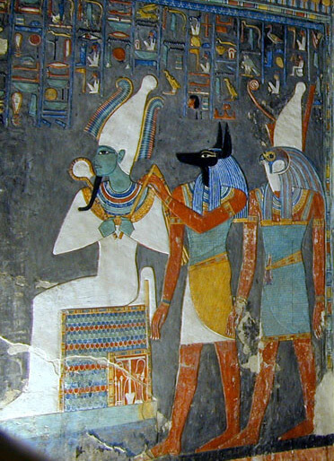 Los dioses Osiris, Anubis, y Horus.
