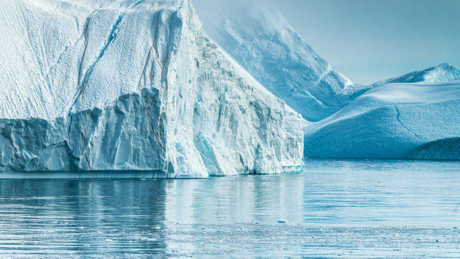 Icebergs en la boca de Icefjord cerca de Ilulissat, en Groenlandia.