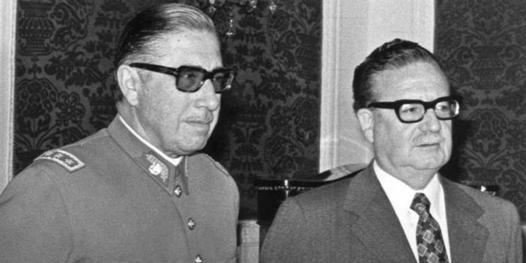 Augusto Pinochet junto a Salvador Allende.
