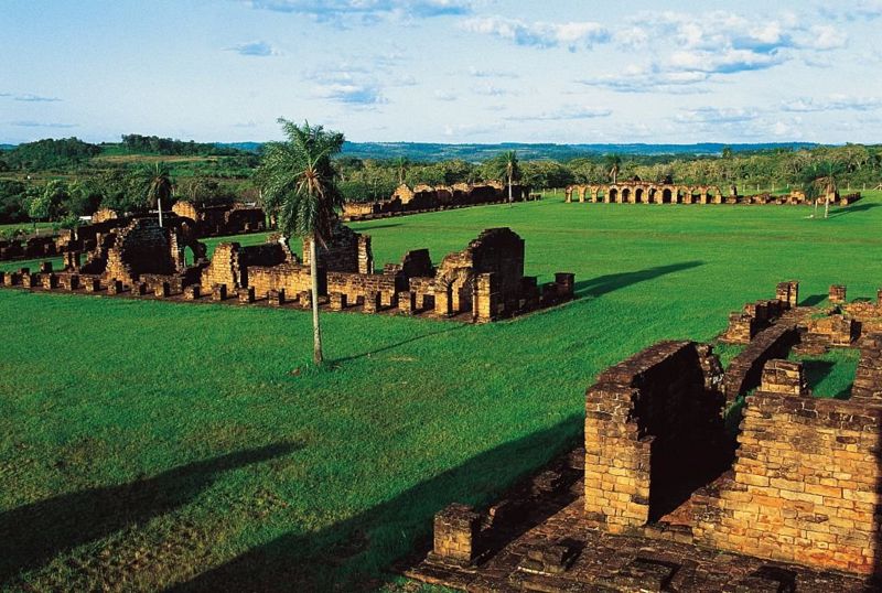 ruinas de reducción jesuita en Paraguay