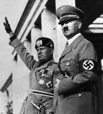 Mussolini junto a Hitler