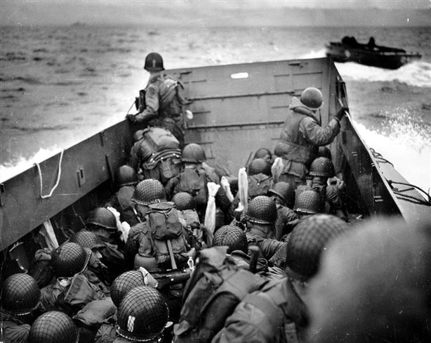 Soldados rumbo a Normandía